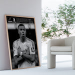 Load image into Gallery viewer, Kylian Mbappé Fodbold Plakat | Til Real Madrid Fans | Denne plakat viser Kylian Mbappé i en ikonisk Real Madrid trøje, klar til at score mål. Perfekt til fodboldfans og specielt Real Madrid entusiaster.