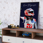 Load image into Gallery viewer, Kevin Magnussen F1 Plakat | Unikt Racerdesign | Formel 1 Baner | Dynamisk Motorsport Kunst | Plakaty.dk