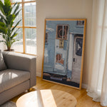 Load image into Gallery viewer, Plakat med camper | Sommer og Strand Plakater | Denne plakat viser en blå og hvid camper med et skilt hvor der står &quot;GONE SURFING&quot;. Perfekt til surfere og eventyrlige sjæle.
