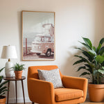 Load image into Gallery viewer, Plakat med vintage camper | Sommer og Strand Plakater | Denne plakat viser en vintage Volkswagen camper ved en kystlinje med hav og bjerge i baggrunden. Perfekt til camping- og roadtrip-entusiaster.
