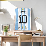 Load image into Gallery viewer, Fodbold plakat | Fodbold plakater | Lionel Messi Fodboldplakat | Perfekt til Den Ægte Fodbold Fan | Plakaty.dk
