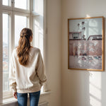 Load image into Gallery viewer, Plakat med surfbrætter | Sommer og Strand Plakater | Denne plakat viser flere surfbrætter opstillet lodret i forskellige pastelfarver som hvid, pink og grøn. Perfekt til surf- og strandelskere.
