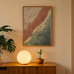 Load image into Gallery viewer, Plakat med strandliv | Sommer og Strand Plakater | Luftfoto af en strand med mennesker, rødt-pink sand og turkisblå hav. Perfekt til strandelskere og eventyrere.
