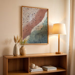 Load image into Gallery viewer, Plakat med strandliv | Sommer og Strand Plakater | Luftfoto af en strand med mennesker, rødt-pink sand og turkisblå hav. Perfekt til strandelskere og eventyrere.
