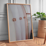 Load image into Gallery viewer, Plakat med surfbrætter | Sommer og Strand Plakater | Denne plakat viser flere surfbrætter opstillet lodret i forskellige pastelfarver som hvid, pink og grøn. Perfekt til surf- og strandelskere.
