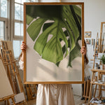 Load image into Gallery viewer, Flora på Væggen | Dekorér dine rum med naturlige designs | Plakat med grønne planter, botanisk kunst og naturplanter, ideel til at tilføje et organisk og livligt præg til dit hjem.
