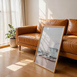 Load image into Gallery viewer, Plakat med livredders tårn | Sommer og Strand Plakater | Denne plakat viser et lyseblåt livredders tårn med en rampe og tekst “LIFEGUARD OFF-DUTY KEEP OFF”. Perfekt til strandelskere.
