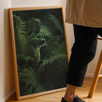 Load image into Gallery viewer, Blomster og Blade | Realistiske motiver til dit hjem | Plakat med grønne planter, botanisk kunst og naturplanter, ideel til at tilføje et organisk og livligt præg til dit hjem.
