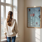 Load image into Gallery viewer, Plakat med luftballoner | Sommer og Strand Plakater | Denne plakat viser mange farverige luftballoner i en klar blå himmel. Perfekt til dem, der elsker eventyr og frihed.
