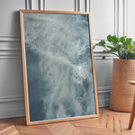 Load image into Gallery viewer, Plakat med surfer i havet | Sommer og Strand Plakater | Denne plakat viser en mand, der surfer på en stor bølge i havet. Perfekt til surfere og eventyrere.
