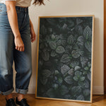 Load image into Gallery viewer, Grøn Inspiration | Plakater med frodige motiver til stuen | Plakat med grønne planter, botanisk kunst og naturplanter, ideel til at tilføje et organisk og livligt præg til dit hjem.
