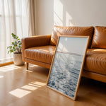 Load image into Gallery viewer, Plakat med surfbrætter | Sommer og Strand Plakater | Denne plakat viser flere surfbrætter opstillet lodret i forskellige pastelfarver som hvid, pink og grøn. Perfekt til surf- og strandelskere.
