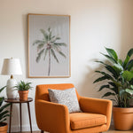 Load image into Gallery viewer, Plakat med palmetræ | Sommer og Strand Plakater | Denne plakat viser en høj palme med grønne blade mod en lys, pastel farvet himmel. Perfekt til dem, der elsker tropisk atmosfære.
