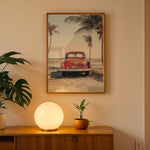 Load image into Gallery viewer, Plakat med vintage bil | Sommer og Strand Plakater | Denne plakat viser en vintage rød bil parkeret ved en strandvej med havet og palmetræer i baggrunden. Perfekt til dem, der elsker retro og strandstemning.
