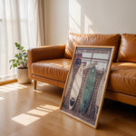 Load image into Gallery viewer, Plakat med surfbrætter | Sommer og Strand Plakater | Denne plakat viser flere surfbrætter opstillet lodret i forskellige pastelfarver som hvid, pink og grøn. Perfekt til surf- og strandelskere.
