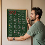 Load image into Gallery viewer, F1 Plakat | F1 Kalender Plakater 2025 | Formel 1 Race Tracking Map | Perfekt til Den Ægte Fan | Plakaty.dk
