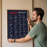 Load image into Gallery viewer, F1 Plakat | F1 Kalender Plakater 2025 | Formel 1 Race Tracking Map | Perfekt til Den Ægte Fan | Plakaty.dk
