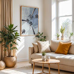 Load image into Gallery viewer, Plakat med palmer og himmel | Sommer og Strand Plakater | Denne plakat viser flere høje palmer mod en delvist skyet himmel. Perfekt til dem, der elsker tropiske omgivelser.
