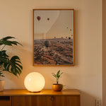 Load image into Gallery viewer, Plakat med luftballoner | Sommer og Strand Plakater | Denne plakat viser mange farverige luftballoner i en klar blå himmel under solopgang eller solnedgang. Perfekt til dem, der elsker eventyr og frihed.
