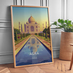 Load image into Gallery viewer, Agra Vintage Travel Plakat | Vintage Travel Poster | Denne plakat viser det ikoniske Taj Mahal i Agra, Indien, med dets hvide marmorkupler og minareter mod en gradient himmel. Perfekt til rejse- og arkitekturentusiaster.
