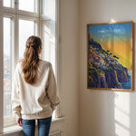 Load image into Gallery viewer, Amalfi Coast Vintage Travel Plakat | Vintage Travel Poster | Denne plakat viser en farverig illustration af Amalfi kysten i Italien, med pastelfarvede bygninger stablet på en stejl skråning mod havet. Perfekt til rejse- og kunstelskere.
