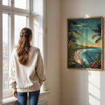 Load image into Gallery viewer, Bali Vintage Travel Plakat | Vintage Travel Poster | Denne plakat viser en tropisk strandscene med turkisfarvet vand, frodig grøn natur og palmer. Perfekt til dem, der elsker eksotiske rejsemål.
