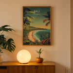 Load image into Gallery viewer, Bali Vintage Travel Plakat | Vintage Travel Poster | Denne plakat viser en tropisk strandscene med turkisfarvet vand, frodig grøn natur og palmer. Perfekt til dem, der elsker eksotiske rejsemål.
