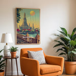 Load image into Gallery viewer, Bangkok Vintage Travel Plakat | Vintage Travel Poster | Denne plakat viser det ikoniske Wat Arun tempel i Bangkok, Thailand, med en stor sol i baggrunden og frodige grønne træer i forgrunden. Perfekt til rejse- og arkitekturentusiaster.
