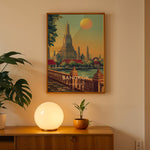 Load image into Gallery viewer, Bangkok Vintage Travel Plakat | Vintage Travel Poster | Denne plakat viser det ikoniske Wat Arun tempel i Bangkok, Thailand, med en stor sol i baggrunden og frodige grønne træer i forgrunden. Perfekt til rejse- og arkitekturentusiaster.
