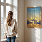 Load image into Gallery viewer, Berlin Vintage Travel Plakat | Vintage Travel Poster | Denne plakat viser Brandenburger Tor i Berlin, Tyskland, med en gradient baggrund fra blå til gul. Perfekt til rejse- og kulturentusiaster.
