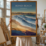 Load image into Gallery viewer, Bondi Beach Vintage Travel Plakat | Vintage Travel Poster | Denne plakat viser en farverig illustration af Bondi Beach i Australien, med bølger, der slår ind mod kysten og en by i baggrunden. Perfekt til dem, der elsker strand- og byliv.
