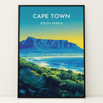 Load image into Gallery viewer, Cape Town Vintage Travel Plakat | Vintage Travel Poster | Denne plakat viser Cape Town med Table Mountain, byens skyline og en kystlinje med frodig grønt. Perfekt til rejse- og naturentusiaster.

