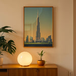 Load image into Gallery viewer, Burj Khalifa Vintage Travel Plakat | Vintage Travel Poster | Denne plakat viser det ikoniske Burj Khalifa i Dubai, UAE, med en gradient himmel og moderne bygninger omkring.
