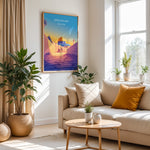 Load image into Gallery viewer, Jerusalem Palæstina Vintage Travel Plakat | Palestine Vintage Travel Poster | Denne plakat viser Klippemoskeen i Jerusalem med sin gyldne kuppel og blå vægge, set fra en stenbelagt gade.
