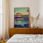 Load image into Gallery viewer, Kinkaku-ji Vintage Travel Plakat | Vintage Travel Poster | Denne plakat viser Den Gyldne Pavillon i Kyoto, Japan, med sin gyldne facade, omgivet af frodig natur og en rolig vandflade.
