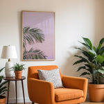 Load image into Gallery viewer, Plakat med palmeblade | Sommer og Strand Plakater | Denne plakat viser grønne palmeblade mod en pastel farvet himmel. Perfekt til dem, der elsker tropisk atmosfære.
