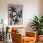 Load image into Gallery viewer, Plakat med palmer og himmel | Sommer og Strand Plakater | Denne plakat viser flere høje palmer med grønne fronds mod en pastel farvet himmel. Perfekt til dem, der elsker tropiske omgivelser.

