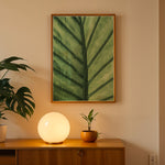 Load image into Gallery viewer, Plante print | Frodig plakat til stuen | Plakat med grønne planter, botanisk kunst og naturplanter, ideel til at tilføje et organisk og livligt præg til dit hjem.
