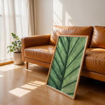 Load image into Gallery viewer, Plante print | Frodig plakat til stuen | Plakat med grønne planter, botanisk kunst og naturplanter, ideel til at tilføje et organisk og livligt præg til dit hjem.
