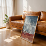 Load image into Gallery viewer, Plakat med bølger og strand | Sommer og Strand Plakater | Denne plakat viser et luftfoto af bølger, der bryder mod en rødlig sandstrand. Perfekt til dem, der elsker kystlandskaber.
