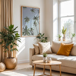 Load image into Gallery viewer, Plakat med palmer | Sommer og Strand Plakater | Denne plakat viser høje palmer set nedefra mod en gradient af lyseblå og mørkere himmel. Perfekt til dem, der elsker tropiske omgivelser.
