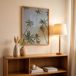 Load image into Gallery viewer, Plakat med palmer | Sommer og Strand Plakater | Denne plakat viser høje palmer set nedefra mod en gradient af lyseblå og mørkere himmel. Perfekt til dem, der elsker tropiske omgivelser.
