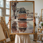 Load image into Gallery viewer, Plakat med Volkswagen surf van | Sommer og Strand Plakater | Denne plakat viser en orange Volkswagen van med surfbrætter på taget, parkeret på en våd overflade med refleksion af vanen i vandet. Perfekt til eventyrlystne sjæle og strandelskere.
