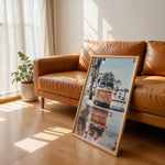 Load image into Gallery viewer, Plakat med Volkswagen surf van | Sommer og Strand Plakater | Denne plakat viser en orange Volkswagen van med surfbrætter på taget, parkeret på en våd overflade med refleksion af vanen i vandet. Perfekt til eventyrlystne sjæle og strandelskere.
