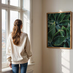Load image into Gallery viewer, Plante print | Elegant plakat med delikate detaljer | Plakat med grønne planter, botanisk kunst og naturplanter, ideel til at tilføje et organisk og livligt præg til dit hjem.
