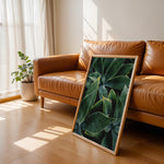 Load image into Gallery viewer, Plante print | Elegant plakat med delikate detaljer | Plakat med grønne planter, botanisk kunst og naturplanter, ideel til at tilføje et organisk og livligt præg til dit hjem.
