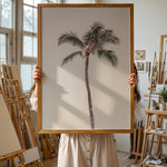 Load image into Gallery viewer, Plakat med palmetræ | Sommer og Strand Plakater | Denne plakat viser et højt palmetræ med en krone af grønne blade mod en klar, lys himmel. Perfekt til dem, der elsker tropiske vibes.
