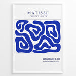 Load image into Gallery viewer, Indigo Cut-Outs Plakat | Matisse Poster | Blå og hvide abstrakte former inspireret af Matisse&#39;s papirklip
