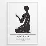 Load image into Gallery viewer, Seated Form Plakat | Matisse Poster | Minimalistisk sort silhuet af siddende figur med løftet arm

