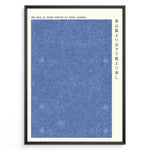 Load image into Gallery viewer, Japanske plakater | Minimalist blue floral-patterned art print featuring the Japanese proverb &quot;Ao wa ai yori idete ai yori aoshi&quot; with Japanese and Romanized text on a cream background.
